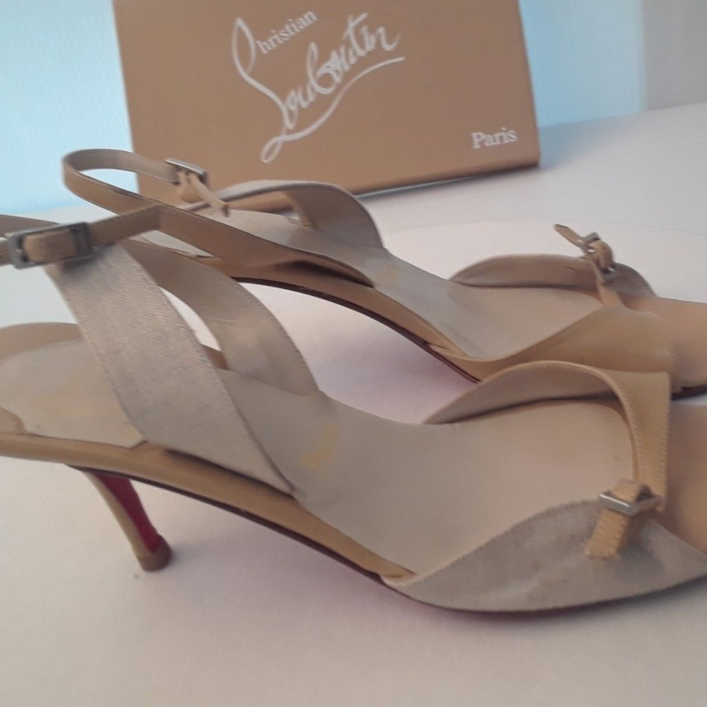 CHRISTIAN LOUBOUTIN ROXY BEIGE Size 7B 415$
